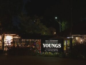 YOUNGS - Alfresco Dining
